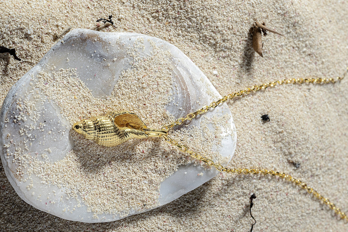 Colgante espiral dorado - Tita Cardemil