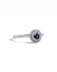 Anillo solitario Sophia Schneider Joyas de plata 925 con zafiro central y halo de diamantes corte brillante