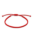 Pulsera ClaraJoyas de hilo rojo Miyuki con diseño simple y ajustable sobre fondo blanco