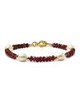 Pulsera ClaraJoyas de hilo dorado con perlas blancas naturales y piedras granates facetadas en cierre de mosquetón