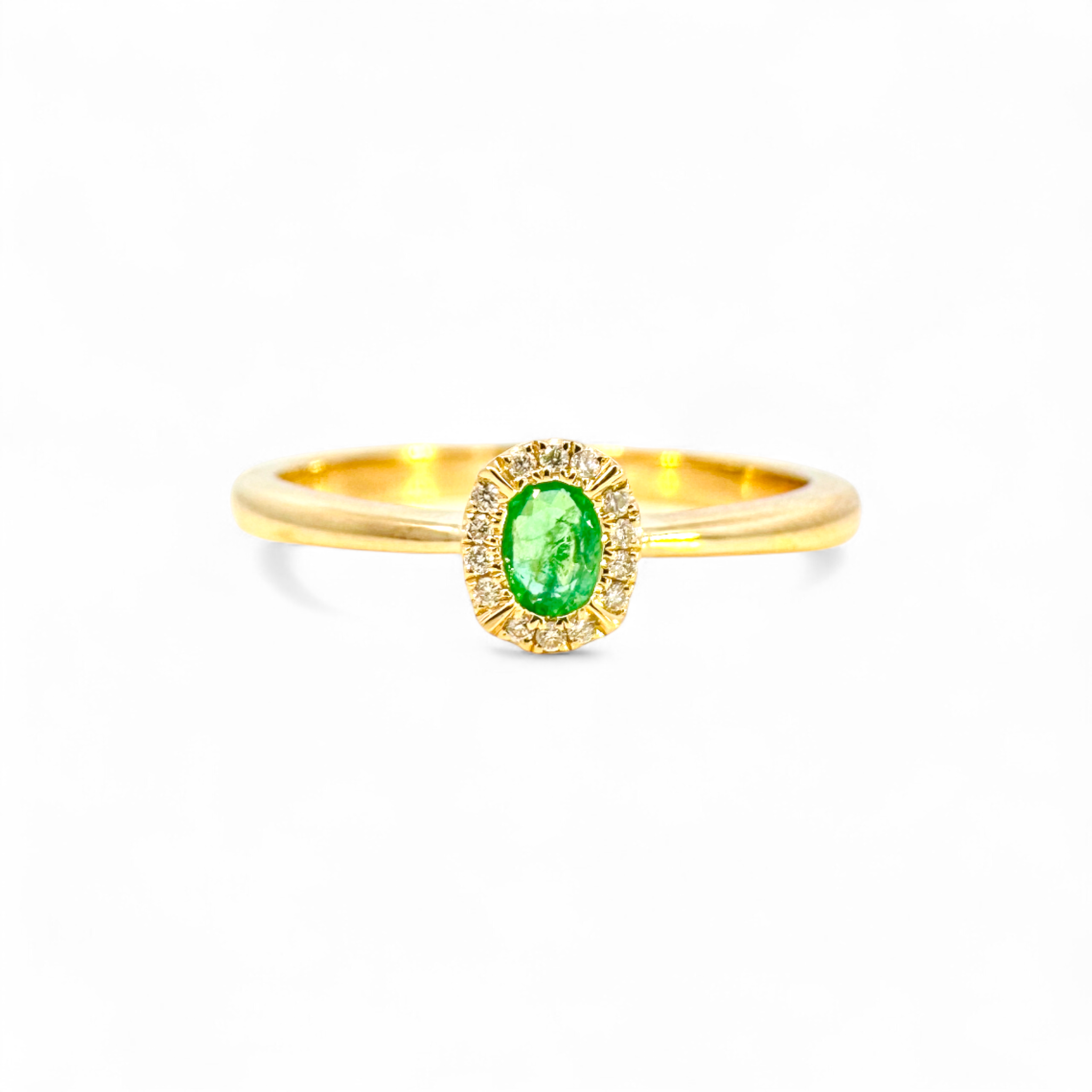 Anillo Solitario Esmeralda Oval halo brillantes oro 18K