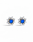 Aros stud Sophia Schneider Joyas de oro amarillo 18K con zafiro central y halo de diamantes brillantes