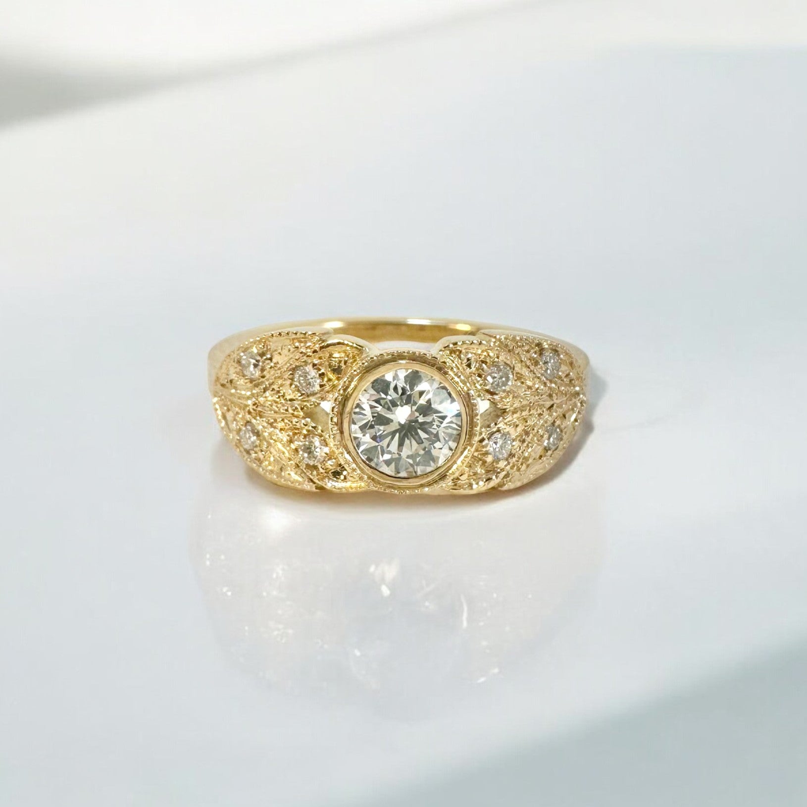 A pedido - Anillo Diamante Brillante Lab en Bisel 0,73 ct  Hojas