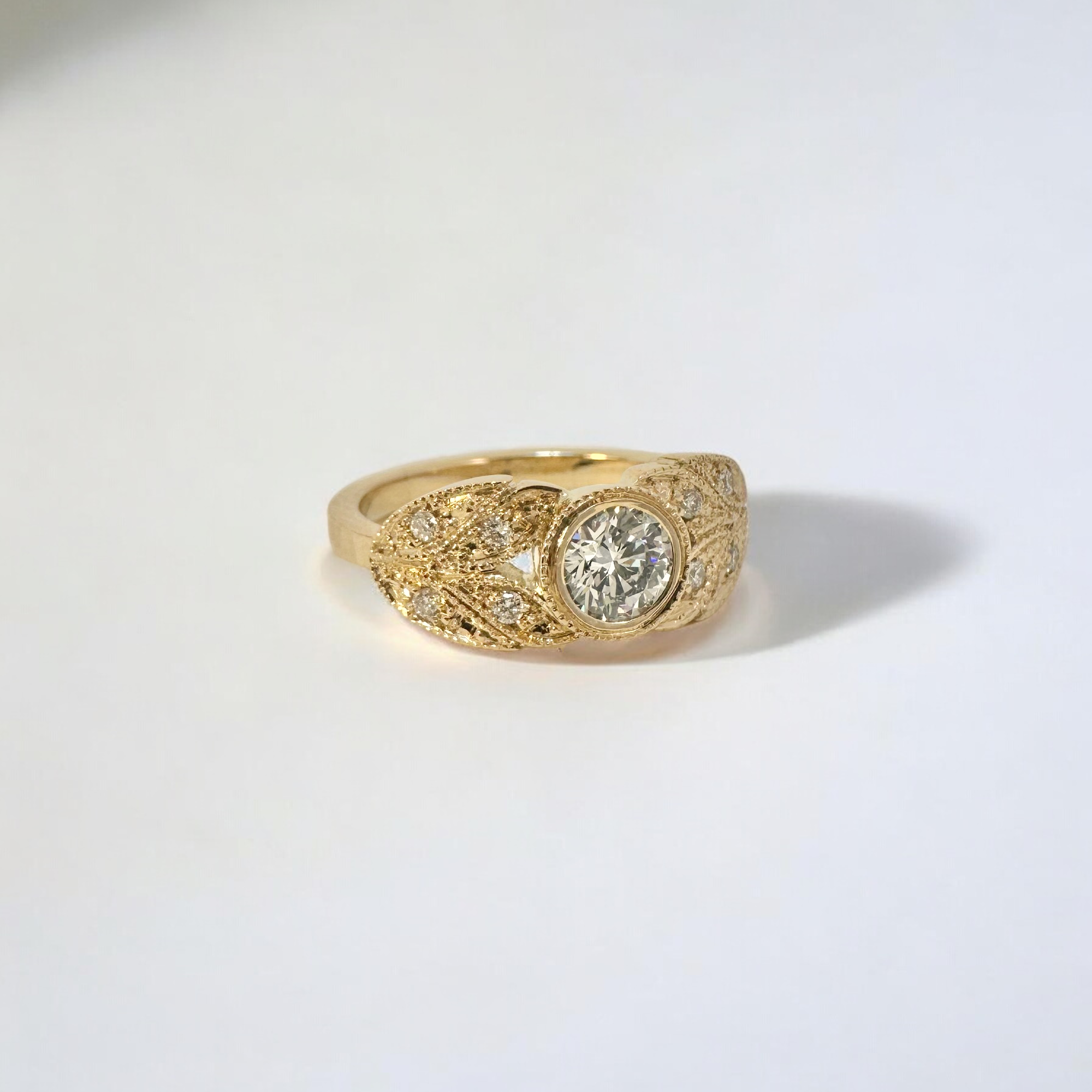 Anillo Solitario Diamante Lab (0,73 ct) Redondo Hojas Gold