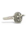 Anillo Flor de Lis - Claudia Peña