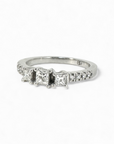 Anillo Tricillo Diamantes Princess central 0,22 Ct en Platino hecho a mano