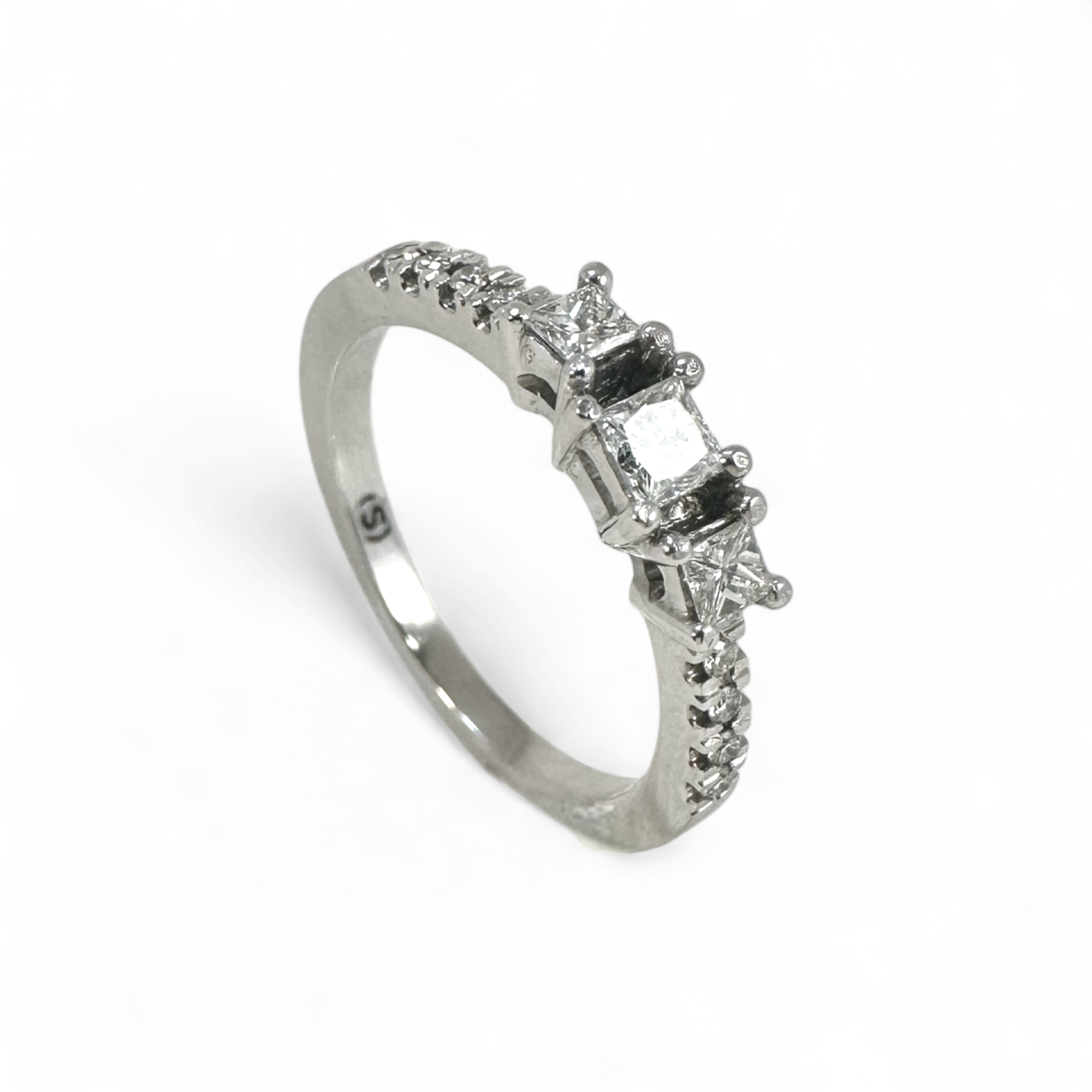 Anillo Tricillo Diamantes Princess central 0,22 Ct en Platino hecho a mano