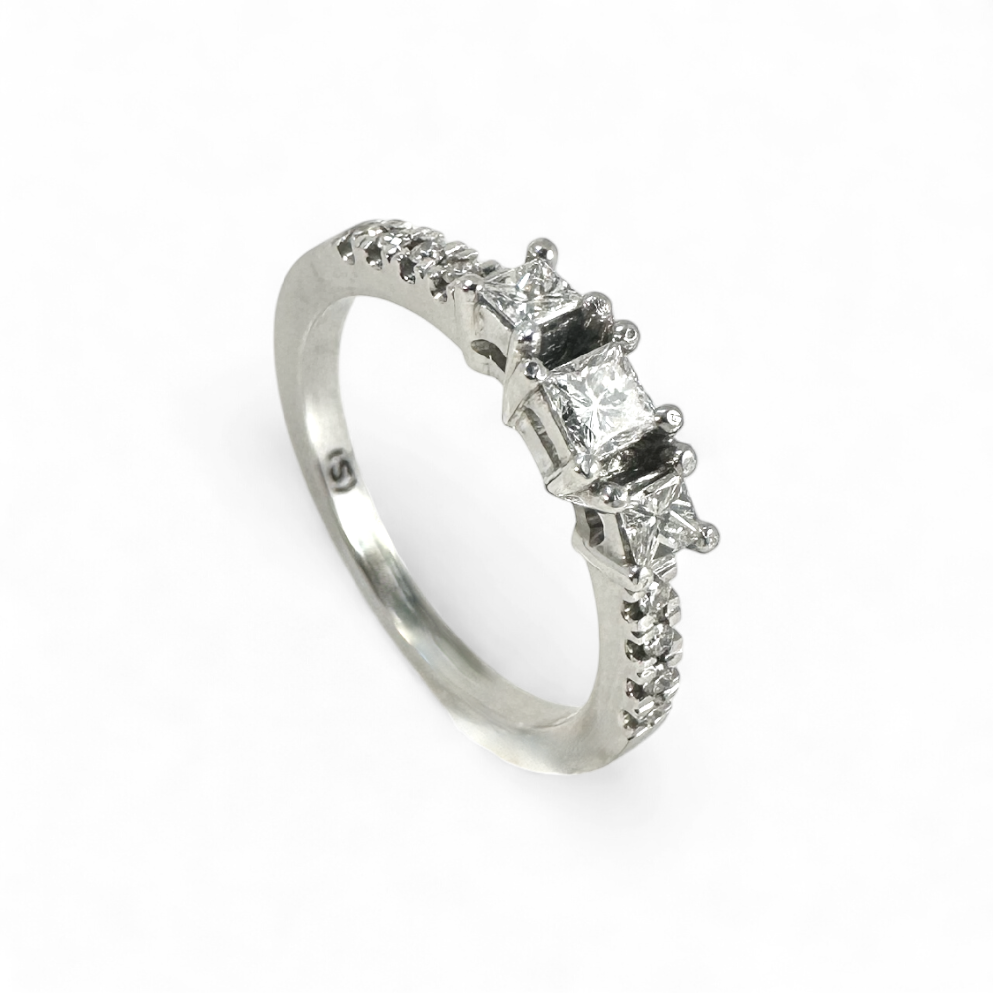 Anillo Tricillo Diamantes Princess central 0,22 Ct en Platino hecho a mano