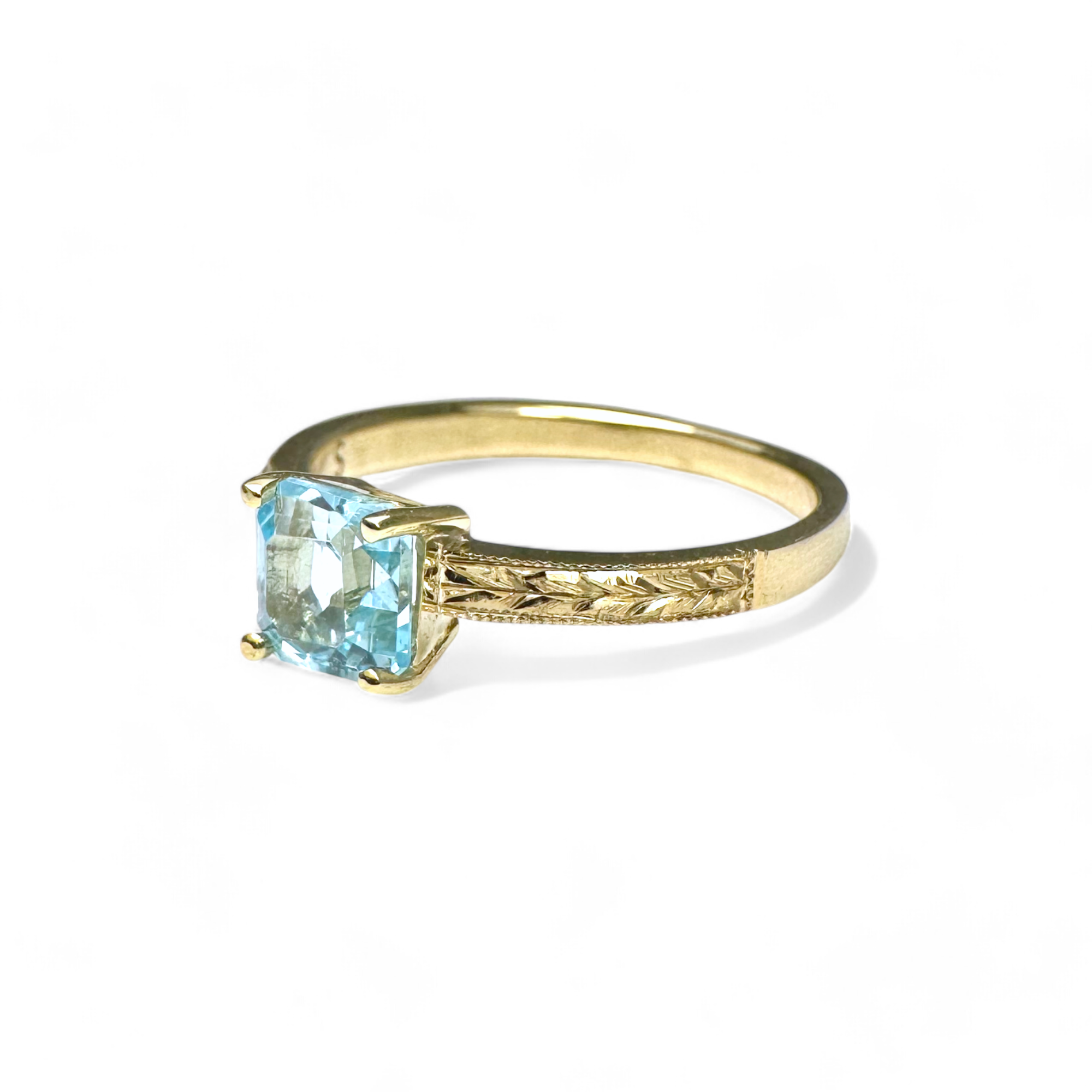 Anillo Solitario Topacio Azul Grifa argolla diseño Gold