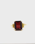 Anillo Solitario Granate Rectangular 3,4 Ct y Zafiros baguette