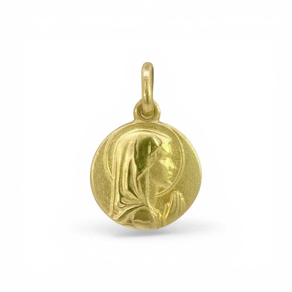 Sophia Schneider Joyas 18K yellow gold round pendant with praying Virgin Mary engraving, 12mm.