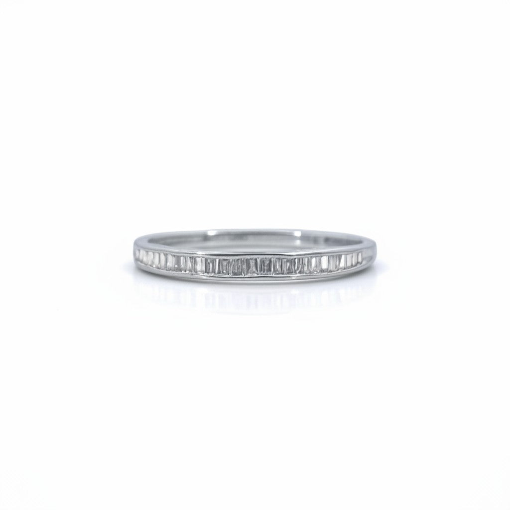 Anillo cintillo Sophia Schneider Joyas de plata 925 con diamantes corte baguette en engaste de riel