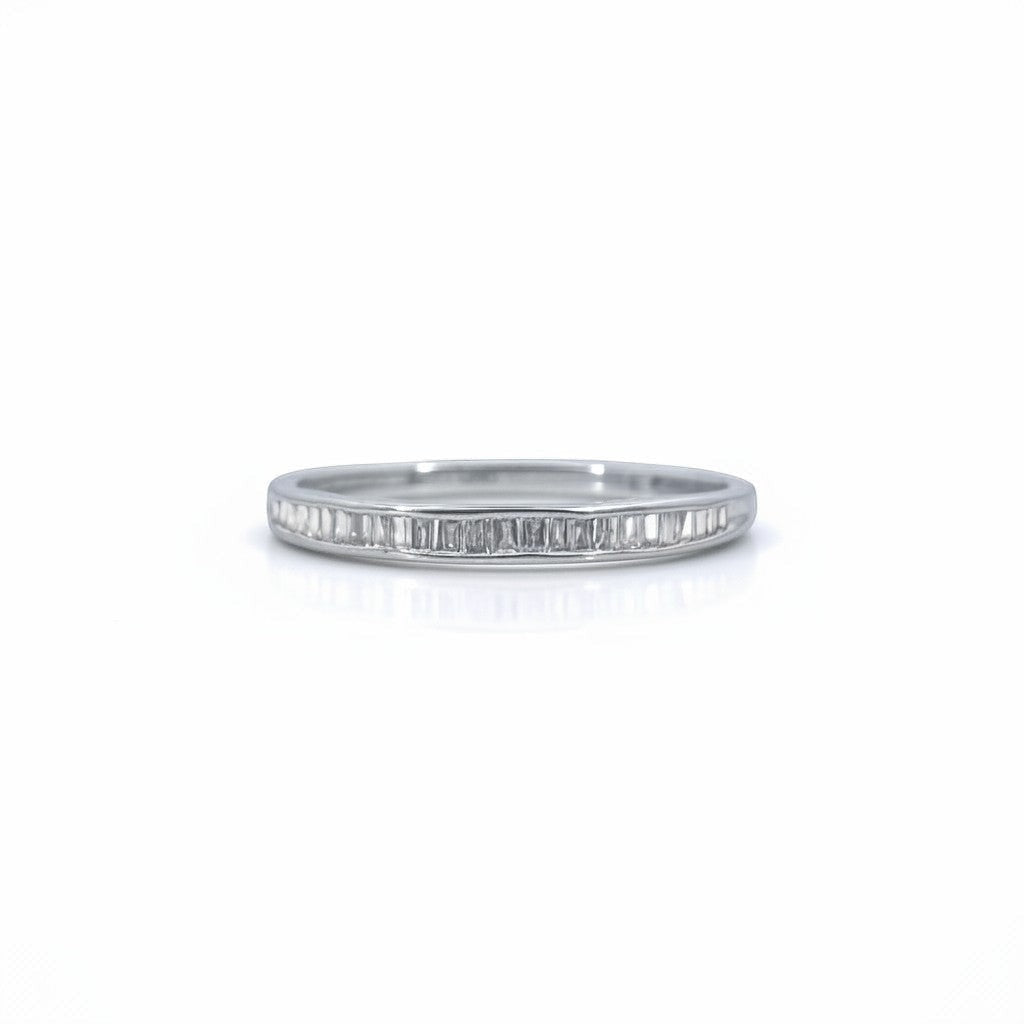Anillo cintillo Sophia Schneider Joyas de plata 925 con diamantes corte baguette en engaste de riel