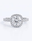 Anillo solitario Sophia Schneider Joyas de oro blanco 18K con diamante de laboratorio corte cushion y halo de diamantes