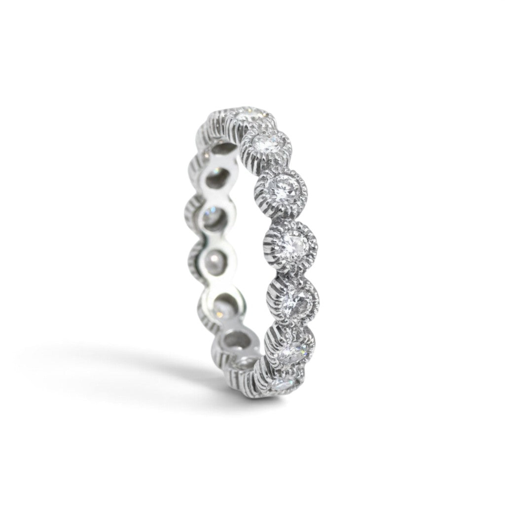 Anillo sinfín Sophia Schneider Joyas de oro blanco 14K con diamantes de 1 ct engastados en bisel texturizado