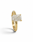 Anillo solitario Sophia Schneider Joyas de oro 18K con diamante de laboratorio rectangular de 1,53 ct corte esmeralda
