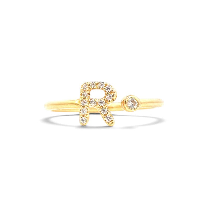 Anillo abierto Sophia Schneider Joyas de oro 18K con letra R decorada con brillantes y un diamante en bisel.