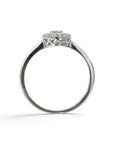 Anillo solitario Sophia Schneider Joyas en oro blanco 10K con diseño cluster halo y diamantes de 0,20 ct
