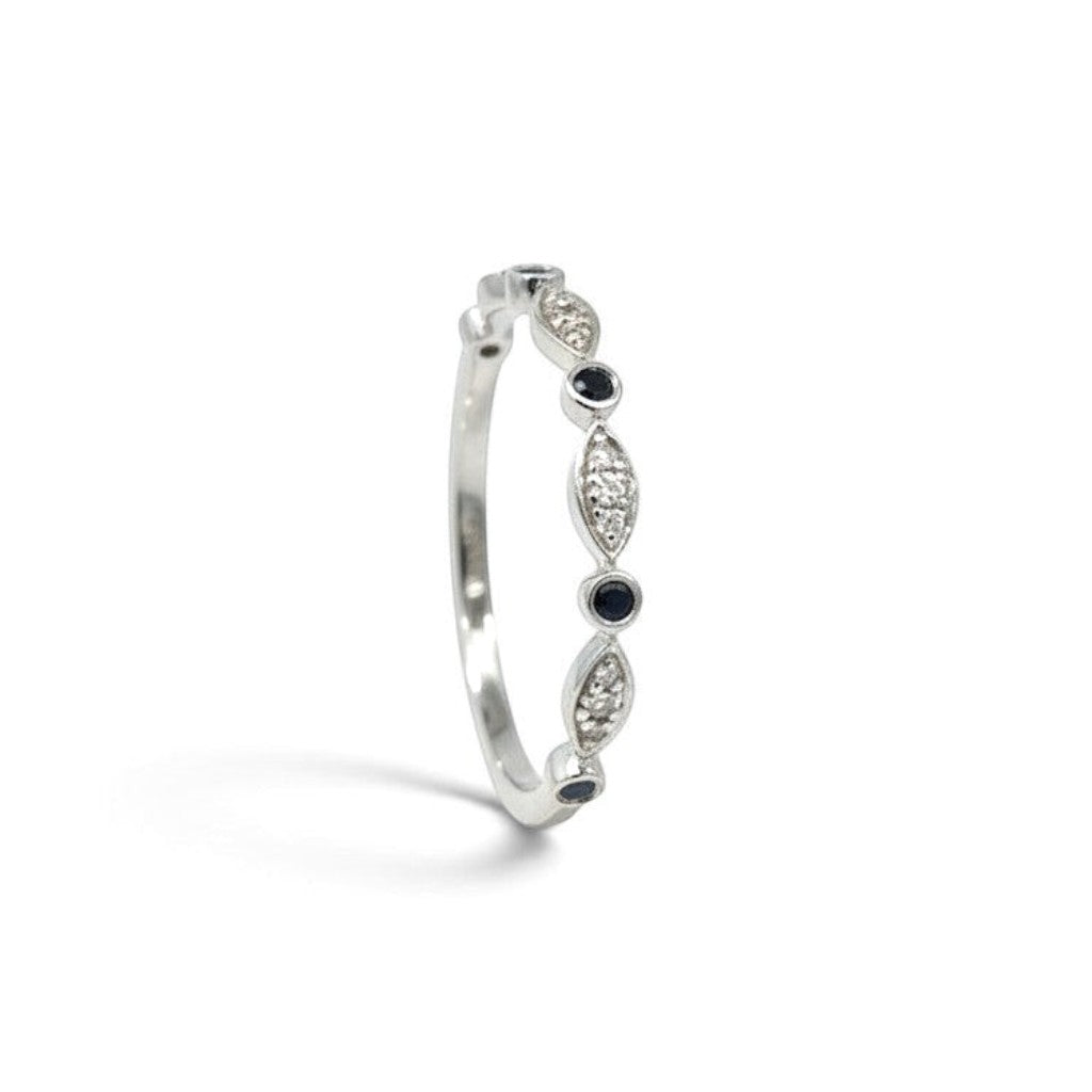 Anillo cintillo Sophia Schneider Joyas de oro blanco 10K con diamantes y zafiros en diseño de ojitos
