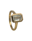 Anillo solitario Sophia Schneider Joyas de oro amarillo 18K con diamante de laboratorio corte esmeralda de 2 ct