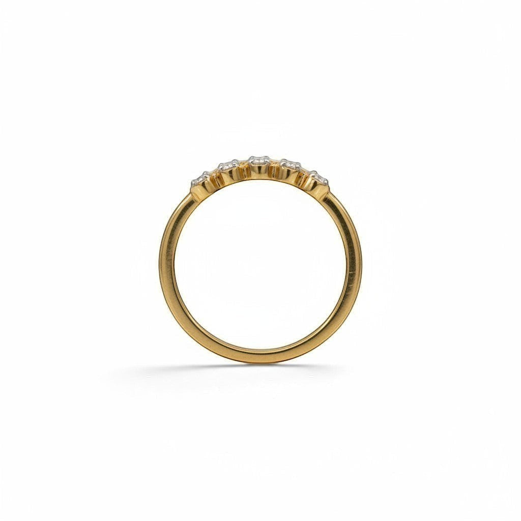 Anillo quintillo Sophia Schneider Joyas en oro amarillo de 10K con cinco diamantes en engaste de bisel