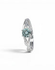 Anillo solitario Sophia Schneider Joyas de platino con topacio azul y argolla trenzada hecha a mano