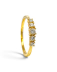 Anillo quintillo Sophia Schneider Joyas en oro amarillo de 18K con cinco diamantes de corte brillante en engaste grifa