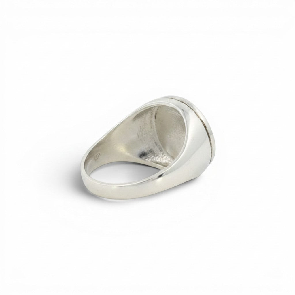 Anillo sello de plata 925 con relieve de la Virgen, diseño religioso de Sophia Schneider Joyas para comuniones.