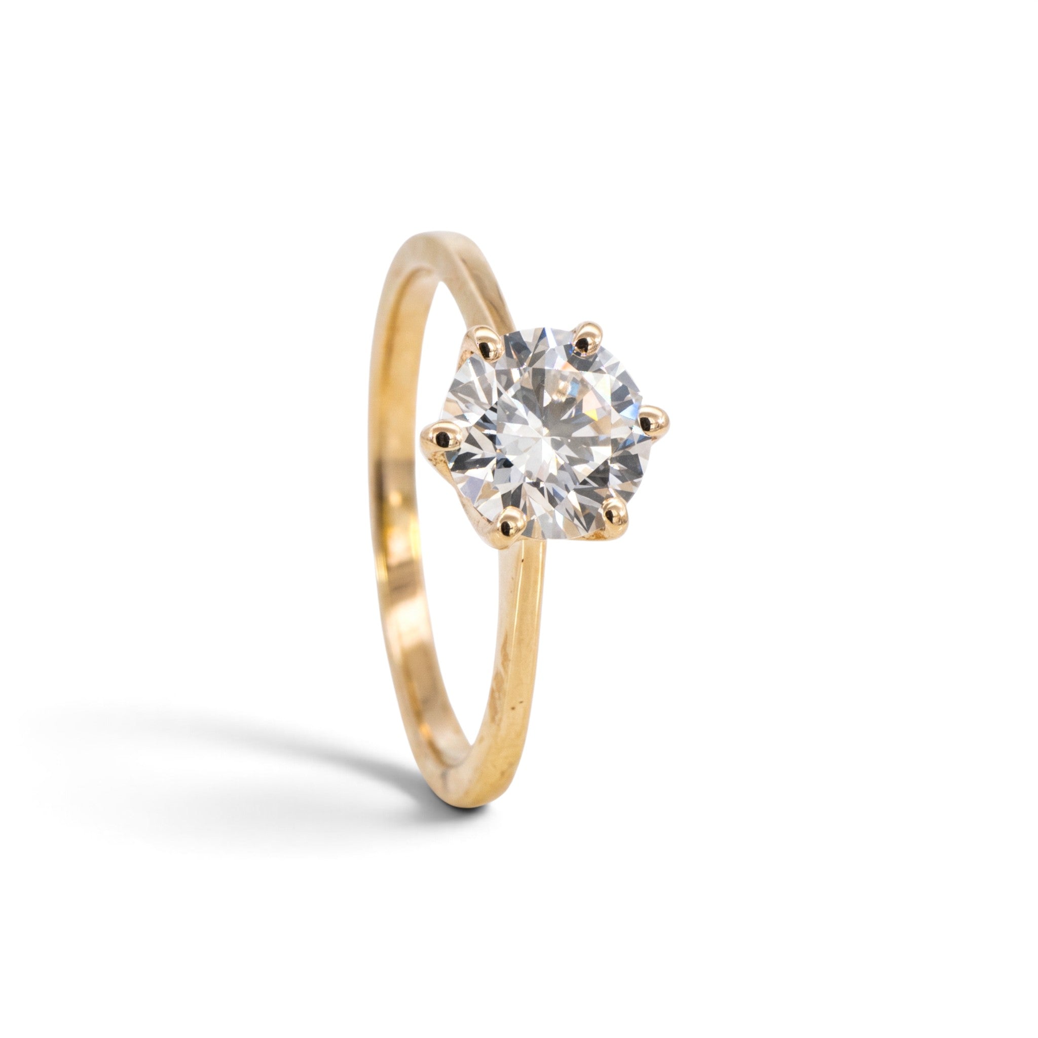 Anillo solitario Sophia Schneider Joyas de oro 18K con diamante de laboratorio de 1,03 ct y corte brillante