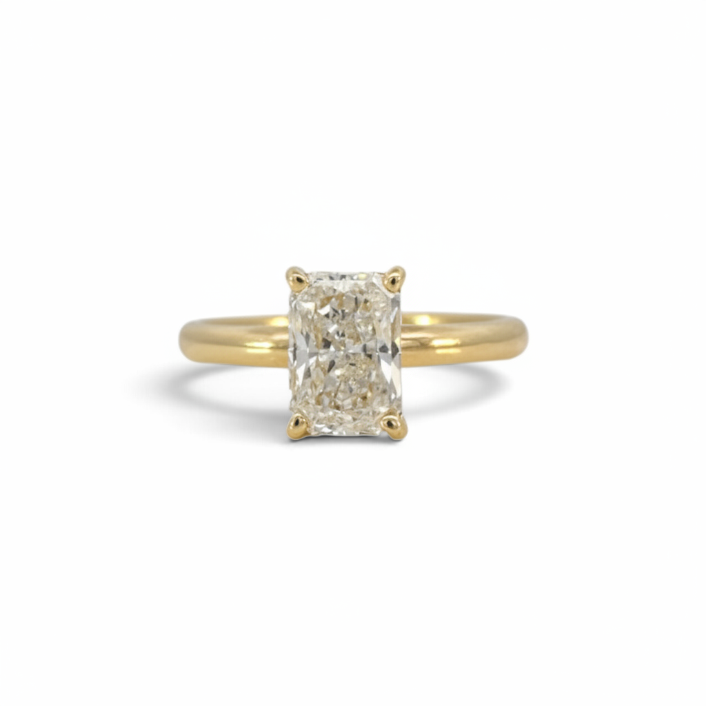 Anillo solitario Sophia Schneider Joyas de oro 18K con diamante de laboratorio rectangular de 1,5 quilates