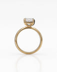Anillo solitario Sophia Schneider Joyas de oro 18K con diamante de laboratorio rectangular de 2 quilates