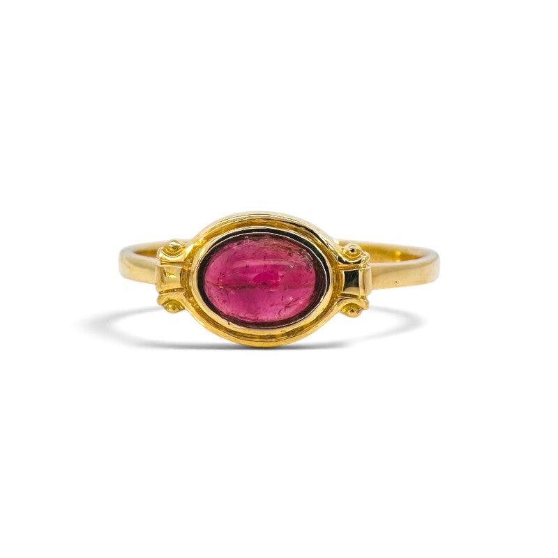 Anillo solitario Sophia Schneider Joyas de oro 18K con turmalina roja ovalada en engaste de bisel