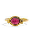 Anillo solitario Sophia Schneider Joyas de oro 18K con turmalina roja ovalada en engaste de bisel