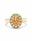 Anillo Sophia Schneider Joyas de oro amarillo 18K con turmalina dorada oval y halo de diamantes brillantes