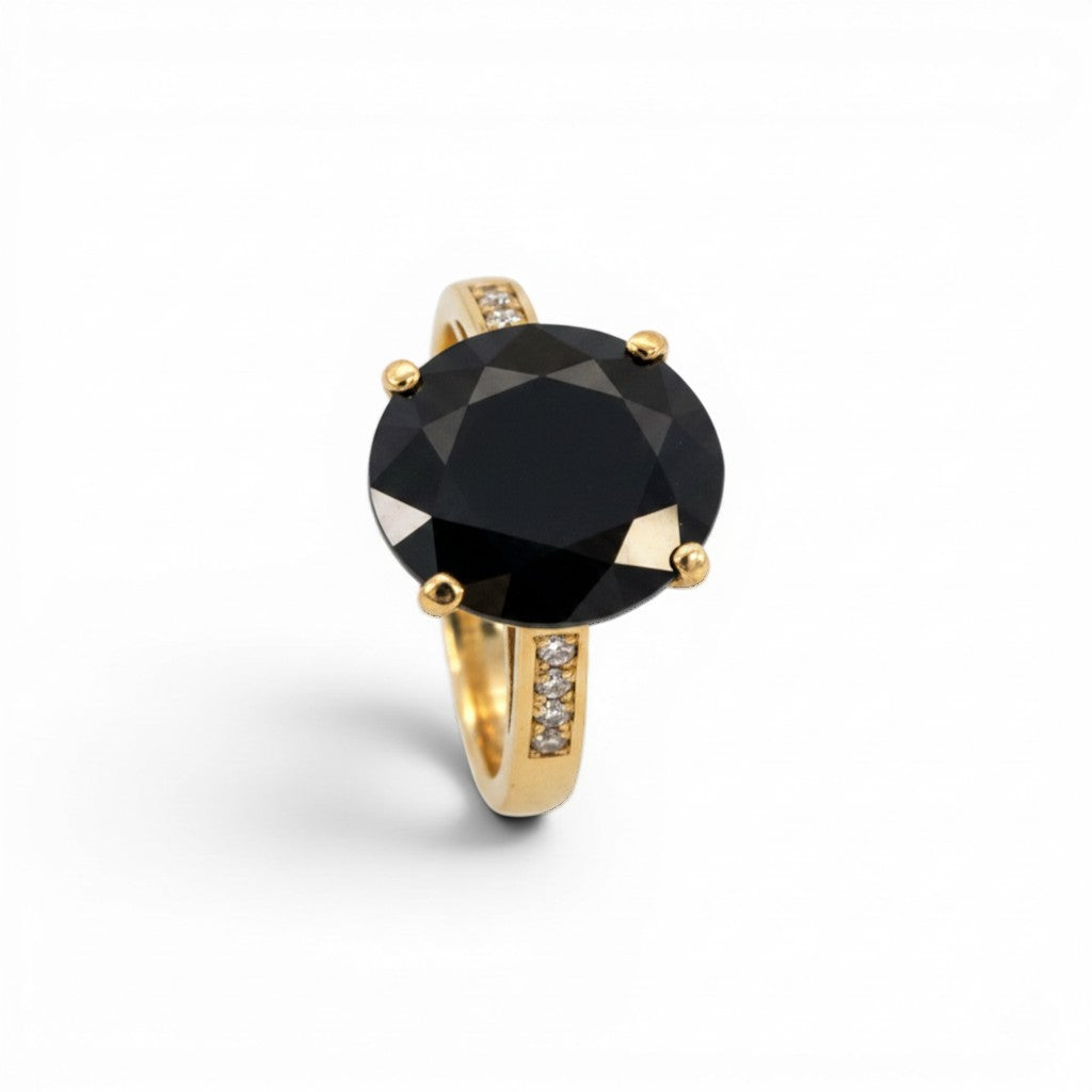 Anillo solitario Sophia Schneider Joyas de oro amarillo 18K con zafiro negro ovalado y diamantes brillantes