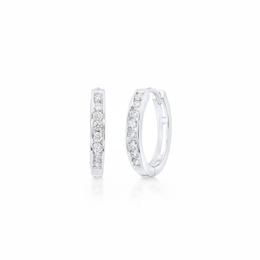 Aros argolla Sophia Schneider Joyas de oro blanco 10K con diamantes corte brillante en engaste de riel de 0,25 ct