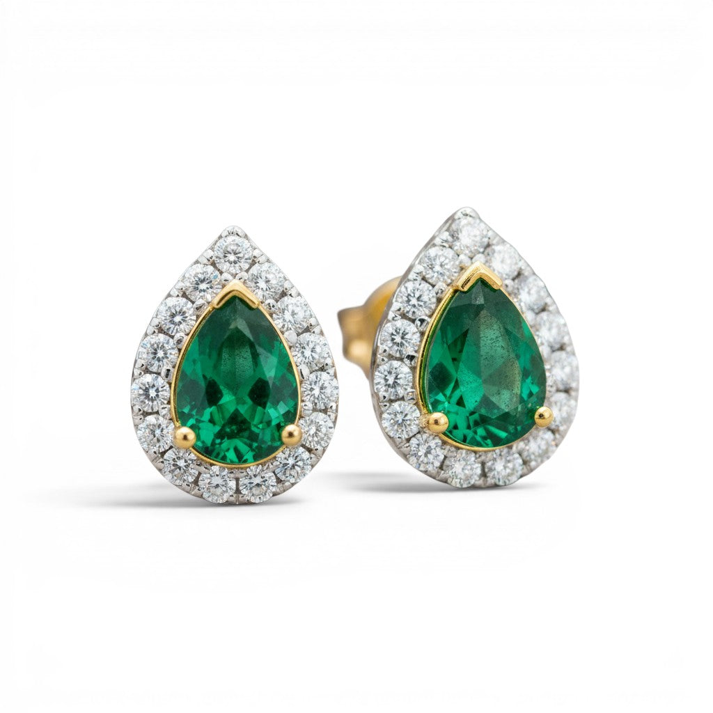 Aros stud Sophia Schneider Joyas de oro 14K con esmeralda en corte pera y halo de brillantes