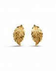 Aros de plata enchapados en oro de 18K con diseño de hojas de otoño de Sophia Schneider Joyas. Miden 17 mm.