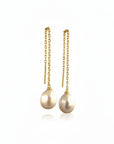 Aros colgantes Sophia Schneider Joyas de cadena en oro 18K con perlas ovales naturales hechas a mano