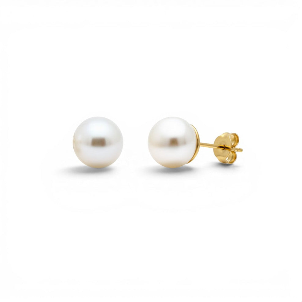 Aros de perla natural de 10 mm con poste de oro amarillo 18K hechos a mano por Sophia Schneider Joyas