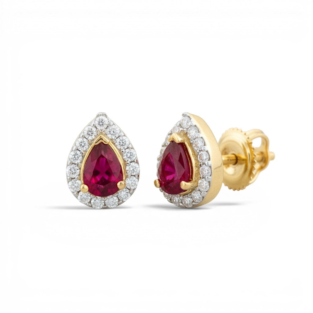 Aros stud Sophia Schneider Joyas de oro 14K con rubí en corte pera y halo de brillantes