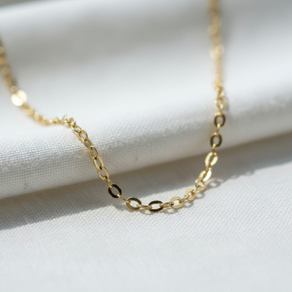 Cadena Sophia Schneider Joyas de oro amarillo 18K con eslabones planos y 45 cm de largo.