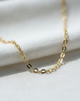 Cadena Sophia Schneider Joyas de oro amarillo 18K con eslabones planos y 45 cm de largo.
