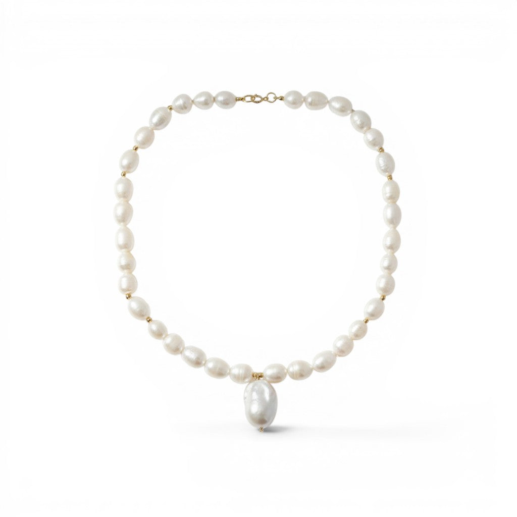 Collar de Sophia Schneider Joyas con perlas naturales barrocas blancas y colgante central, 43 cm de longitud
