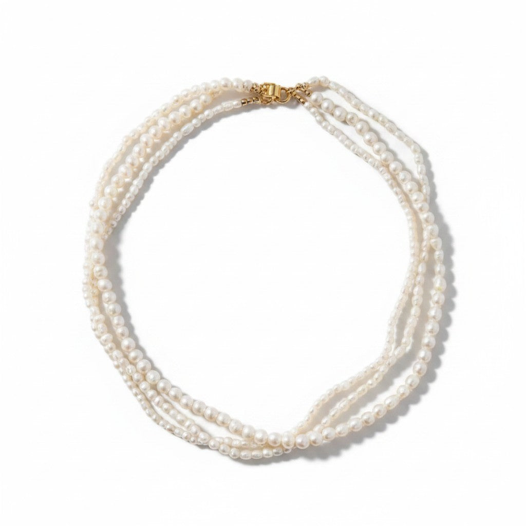 Collar de tres hilos de perlas naturales blancas de 38 cm de Sophia Schneider Joyas con cierre dorado