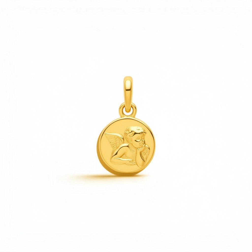 Medalla redonda de plata enchapada en oro de Sophia Schneider Joyas con un ángel guardián grabado. 8 mm.