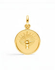 Medalla Espíritu Santo de plata enchapada en oro de 14 mm de Sophia Schneider Joyas. Diseño circular con paloma y rayos.