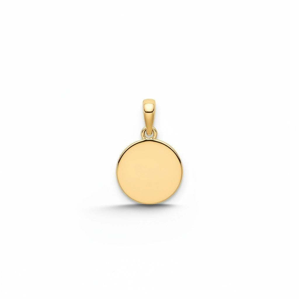 Medalla redonda de plata enchapada en oro de 12 mm de Sophia Schneider Joyas, personalizable con grabado láser.