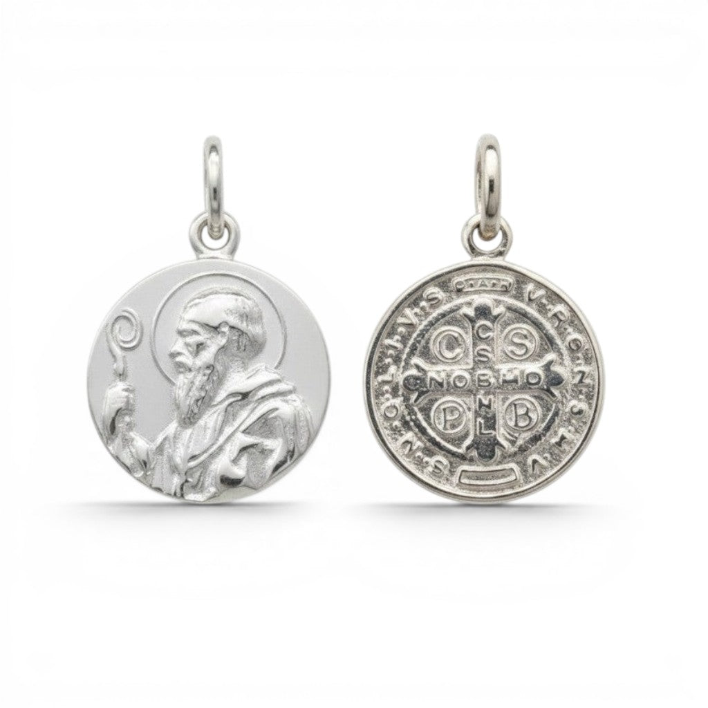 Medalla redonda San Benito de plata 925 pulida de 14 mm de Sophia Schneider Joyas.