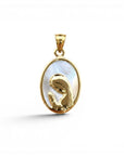 Medalla Sophia Schneider Joyas redonda de la Virgen orando en oro amarillo de 18k con fondo de cristal nacarado